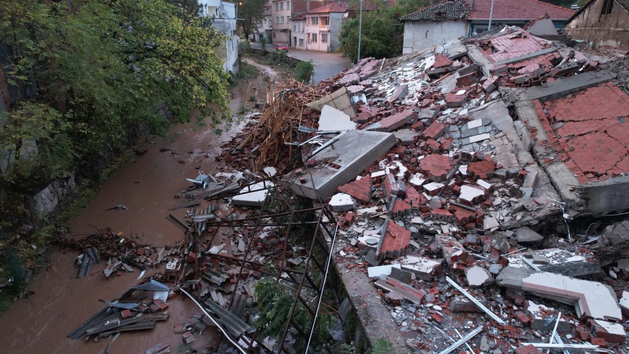Sındırgı’da 6.4 büyüklüğünde depremin