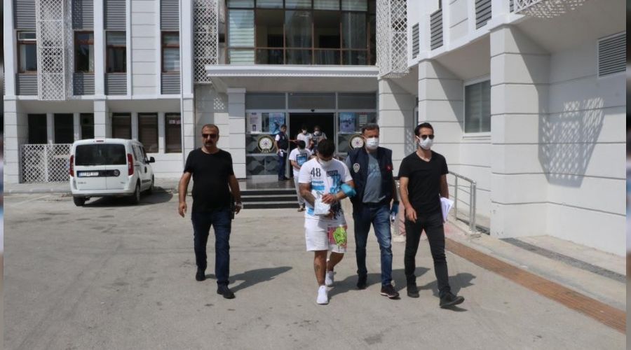 Taksi ile genci zorla ka��rmak isteyen 7 ki�i tutukland�