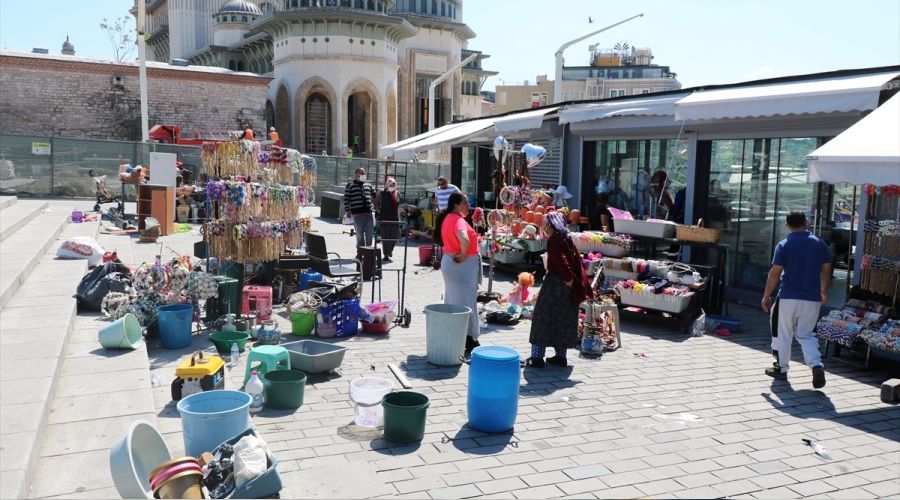 Taksim'deki çiçekçiler yeni yerlerine taşındı