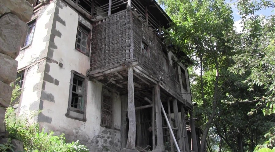 Tarihi konak ilgi bekliyor
