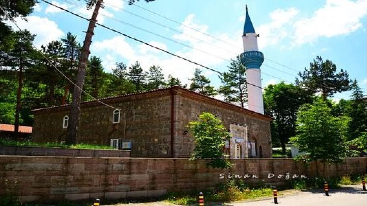 Tarihin izlerini ta��yan bir yap�: Bolu Il�ca Camii