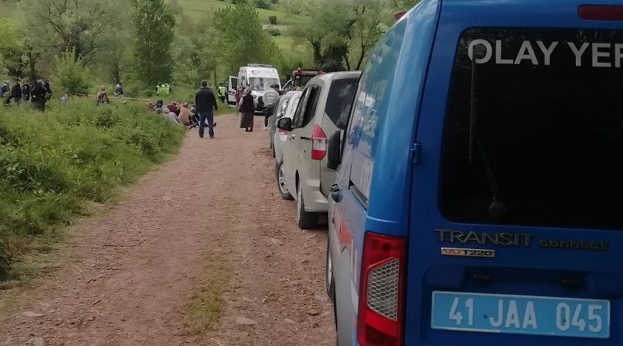 Tartıştığı karı kocayı tarlada tüfekle öldürdü