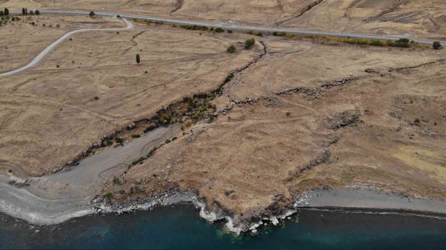 Tatvan Antik Kenti h�zla tahrip oluyor