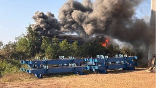 Tayland'da yolcu treninin �zerine vin� devrildi: 22 �l�, 55 yaral�