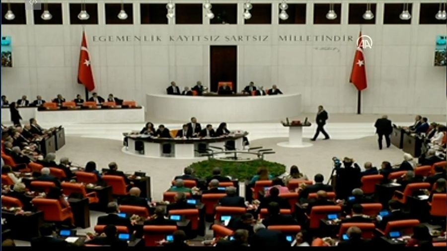 TBMM yemin t�reni i�in topland�