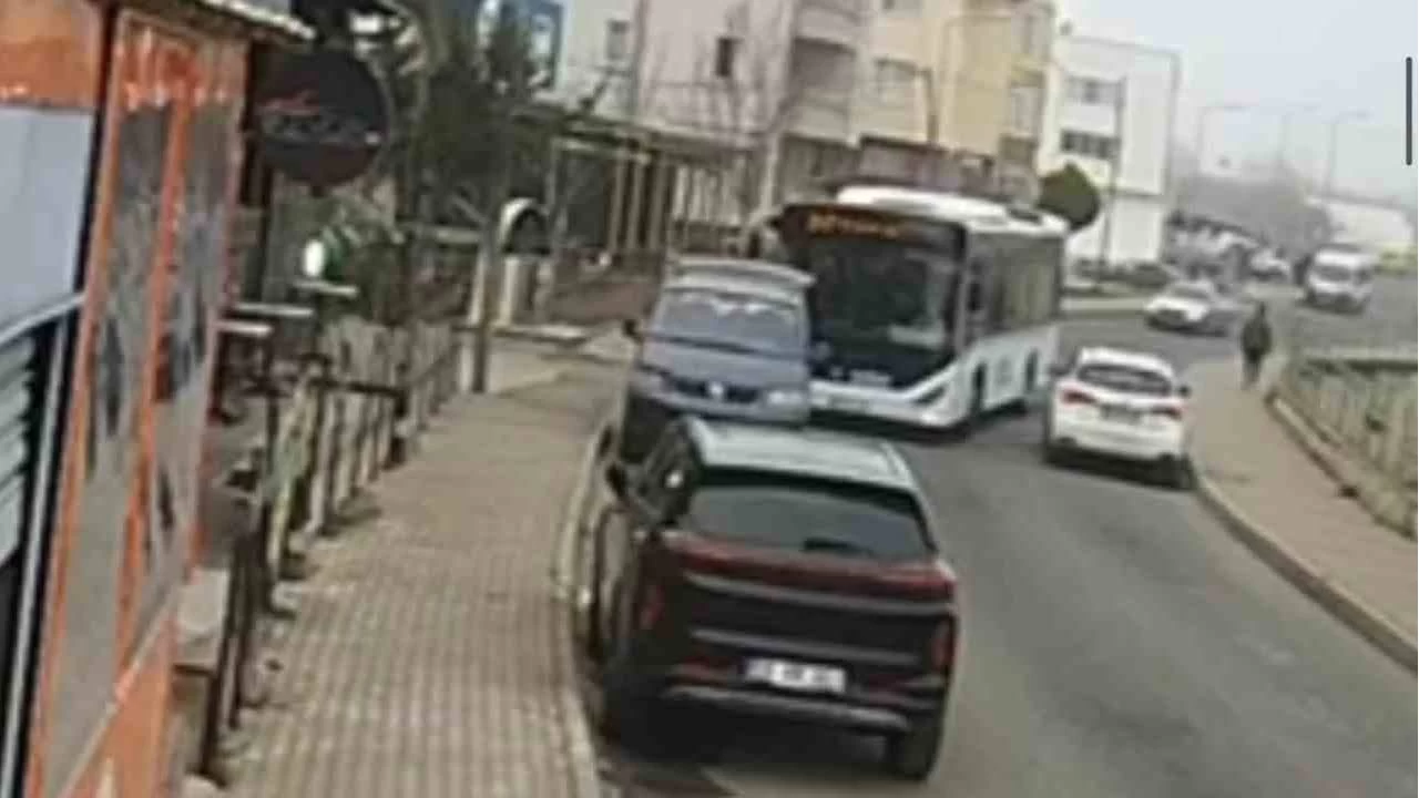 Tekirda�'da otob�s park halindeki araca �arp�p ka�t�