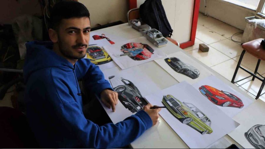 Tekstil işçisi gencin inanılmaz 'çizim' yeteneği