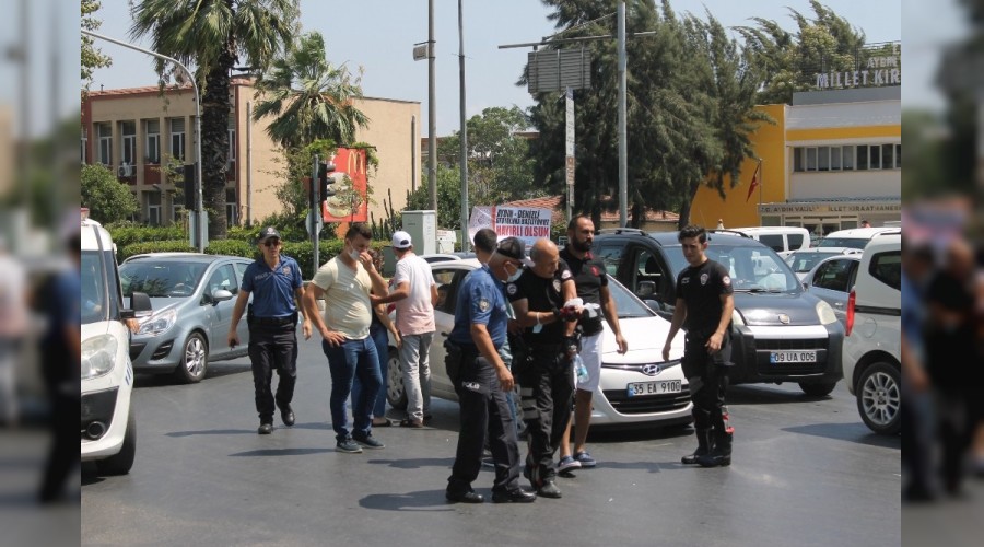 Trafik kazasında 2 polis memuru yaralandı