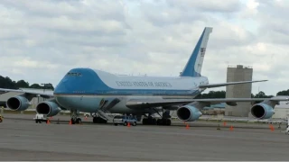 Trump'�n u�a�� elektrik ar�zas� nedeniyle havaland�ktan k�sa s�re sonra Washington'a d�nd�