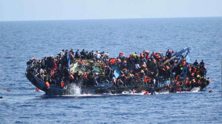 Tunus'ta göçmen teknesi battı: 12 ölü, 10 kayıp