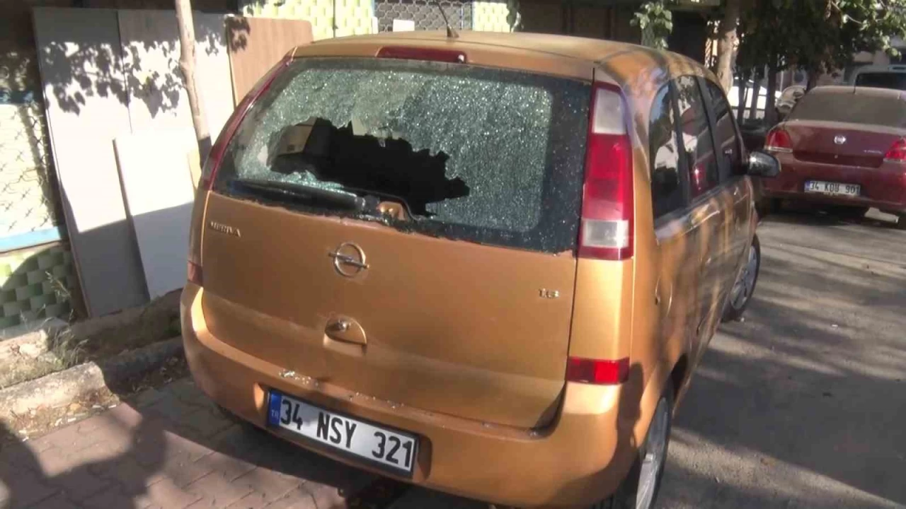 mraniye'de inaat alannda patlama: Evler ve arabalar hasar grd