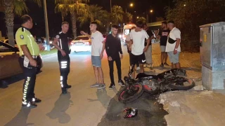 Uygulamadan kaçmak isterken sivil polise ve yayaya çarptı:3 yaralı