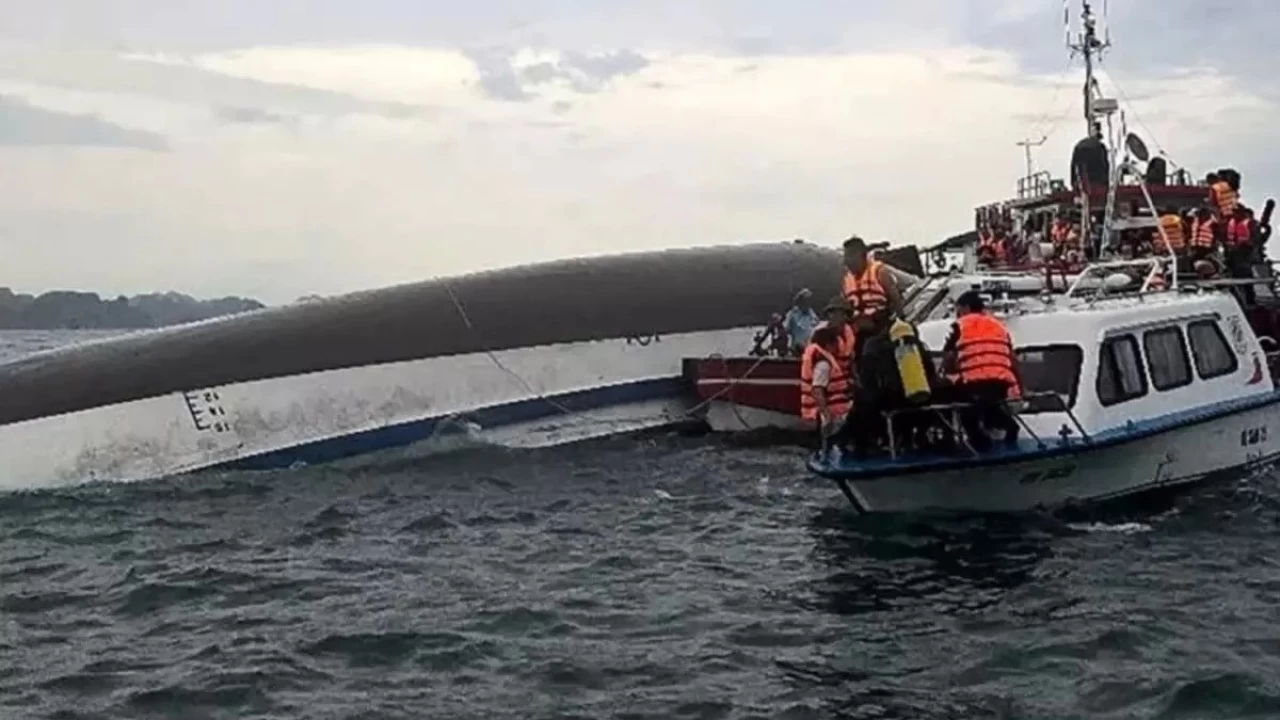 Vietnam'da tur teknesi alabora oldu: 27 �l�