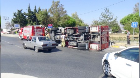 Yangına giden itfaiye aracı devrildi