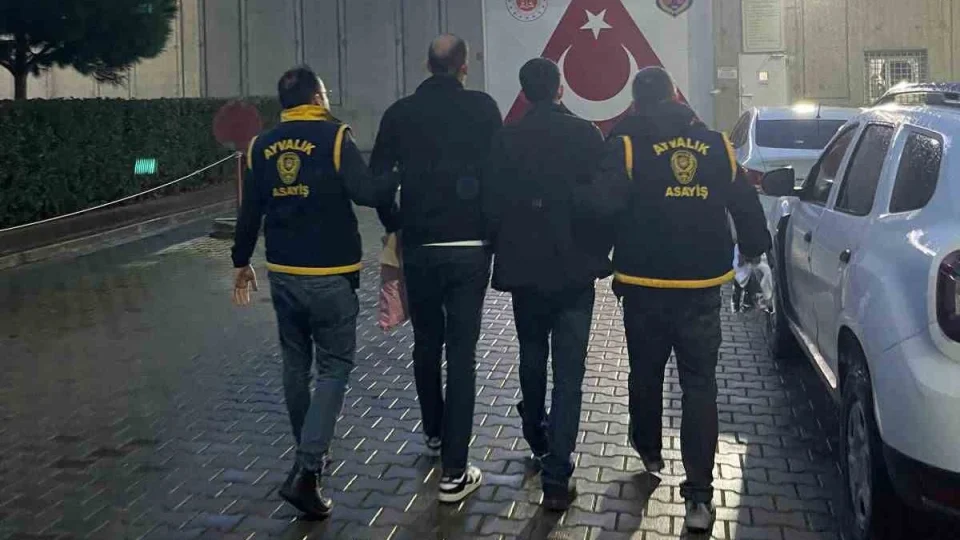 Ya�l� kad�n� hedef alan sahte ba�komiser ve sahte savc� yakaland�