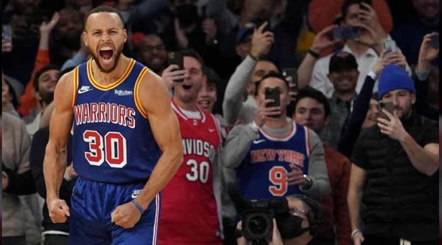 Yeni üçlük rekoru Stephen Curry'nin oldu