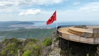 Yoroz Kent Orman: Kentlemenin ortasnda doaya alan pencere