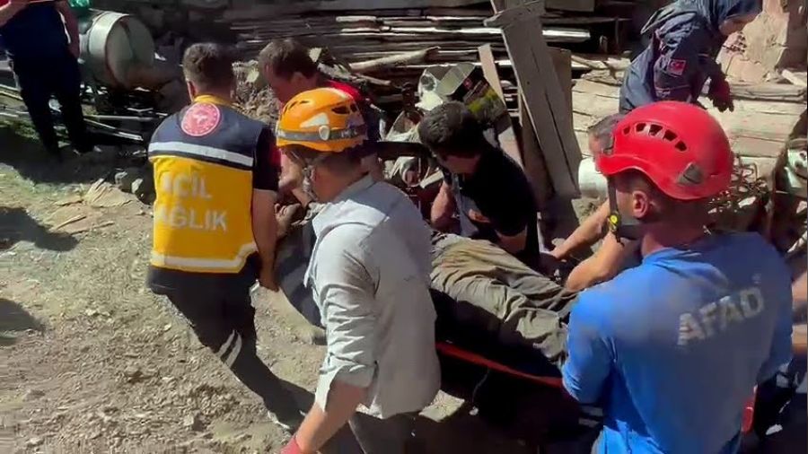 Yozgat'ta g���k alt�nda kalan ki�i kurtar�ld�