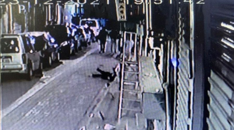 Zeytinburnu'nda gen� k�z camdan d��erek a��r yaraland�