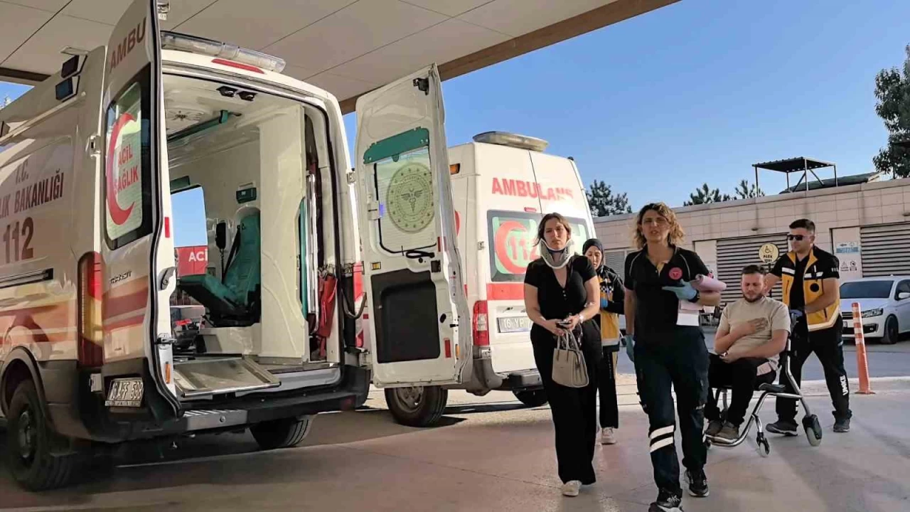 2 otomobil kafa kafaya �arp��t�: 4 yaral�