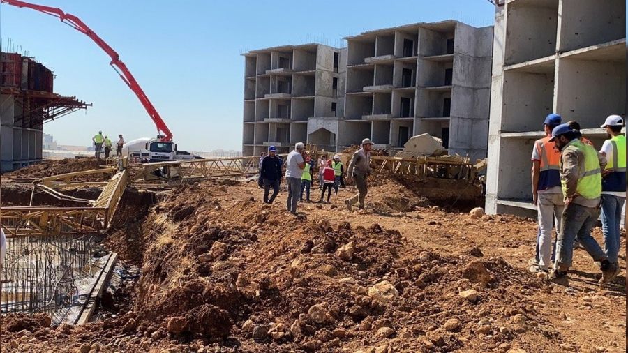 Adıyaman'da kule vinç devrildi