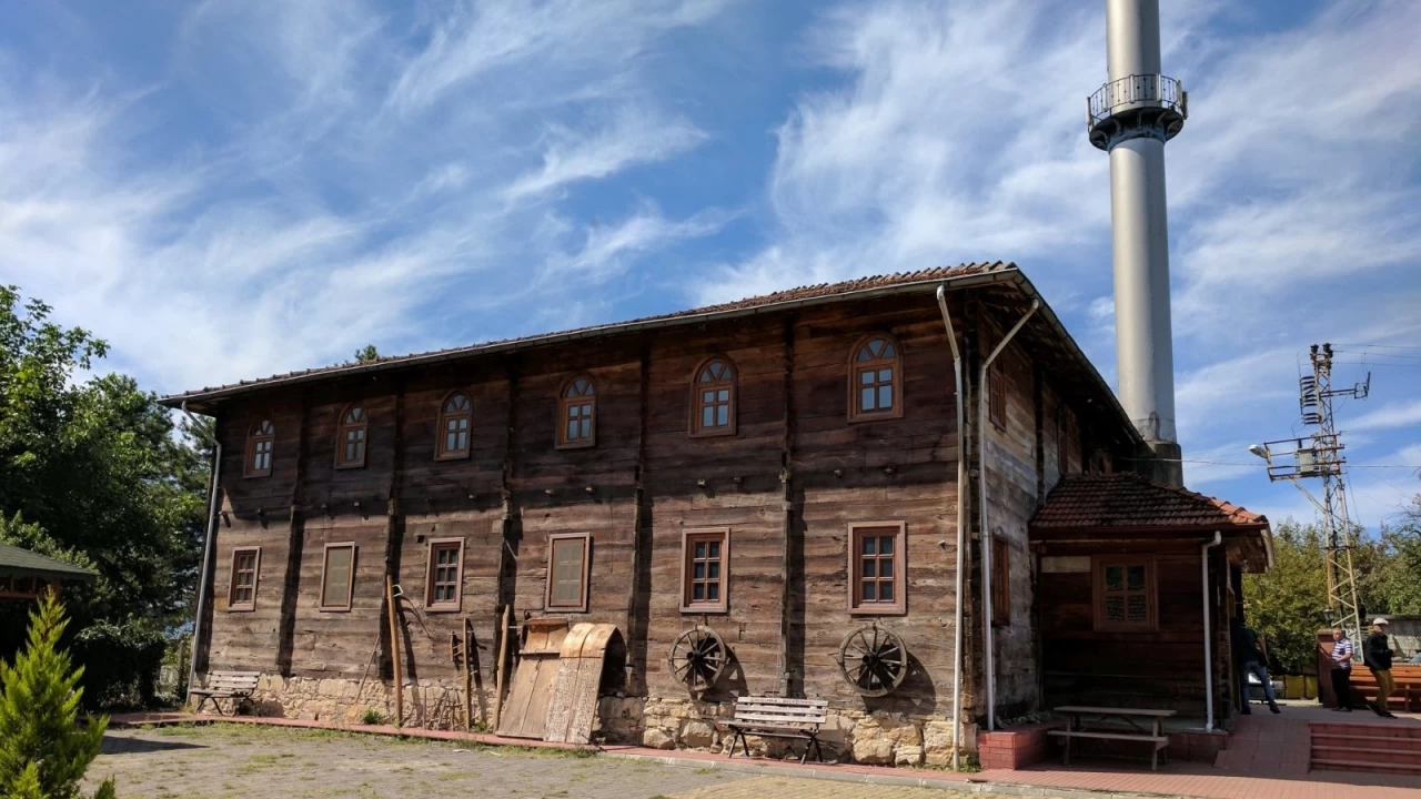 Akçahatipler Köyü Merkez Camii: 200 yıllık, çivisiz ahşap cami