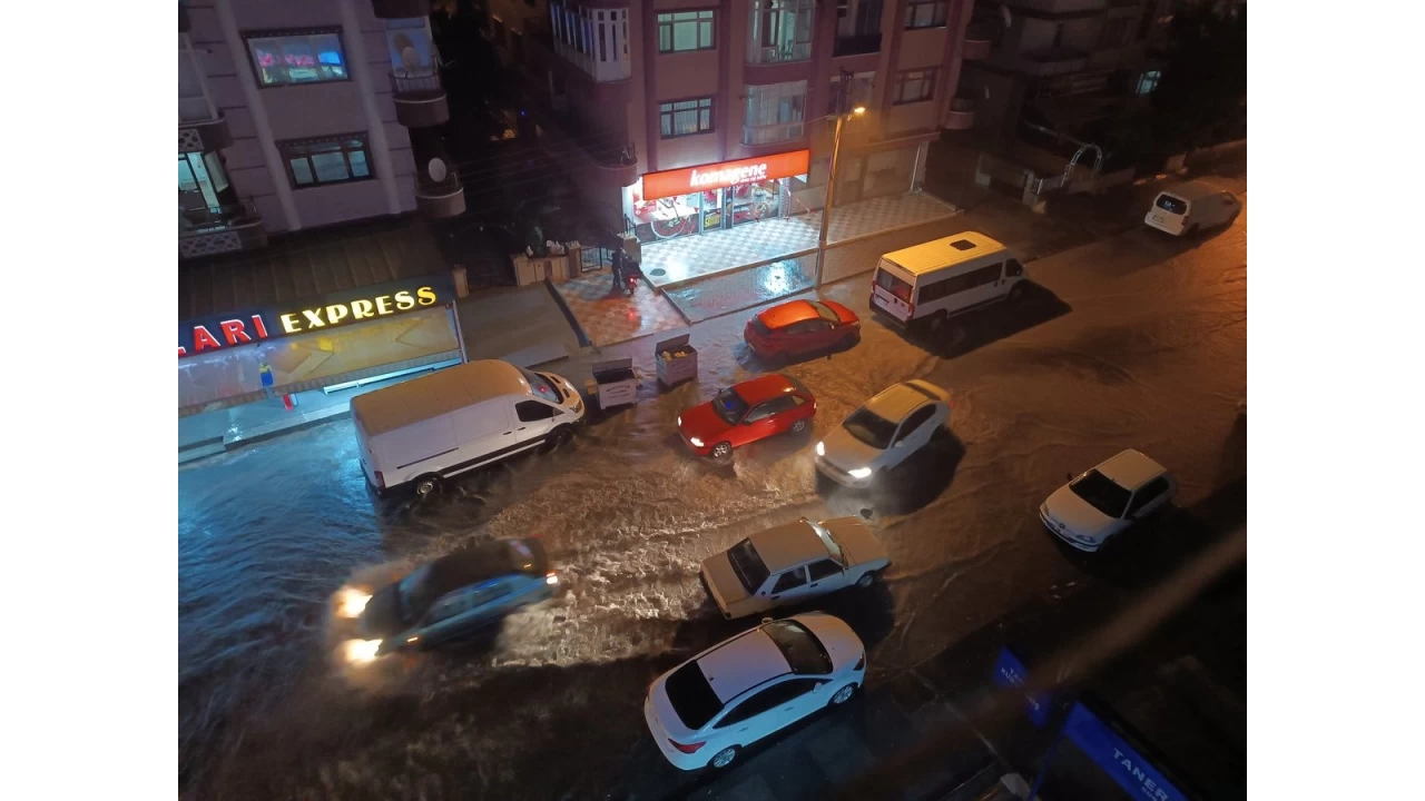 Ankara'da saanak yalar sele neden oldu