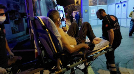 Annesiyle tartışan babasını bıçakladı