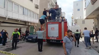 Antalya'da 4 katl binada yangn panii