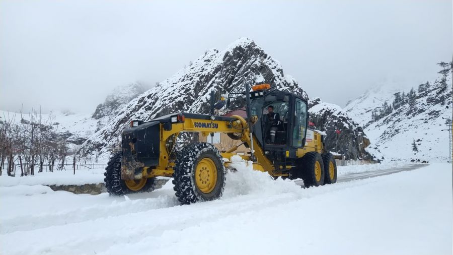 Antalya'da Nisan ay�nda karla m�cadele