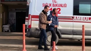 Arkada��n� dizinden vurdu: Sakland��� evde yakaland�