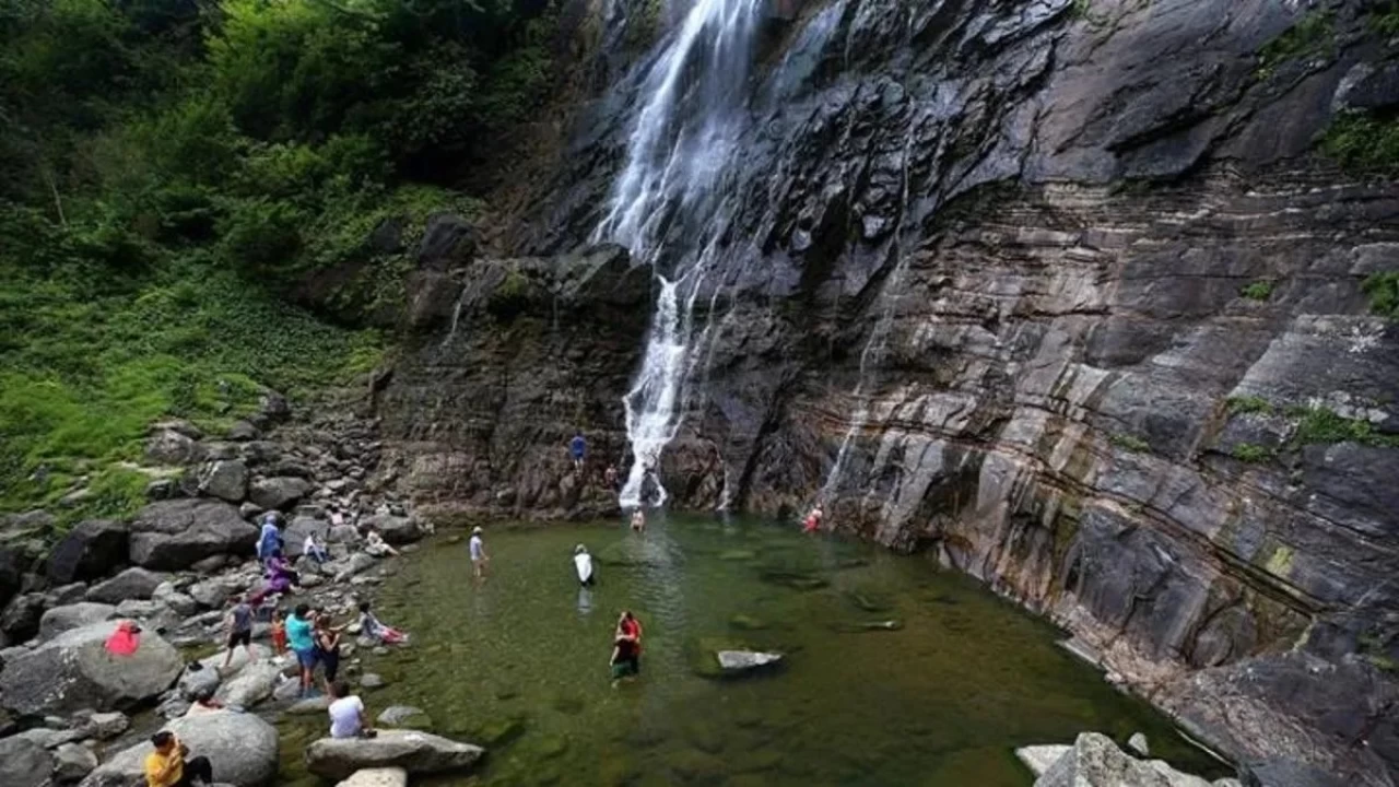 Artvin'in coşkulu doğa harikası: Bazgiret Şelalesi