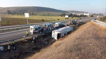 Asker adaylarını taşıyan otobüs devrildi: 30 yaralı