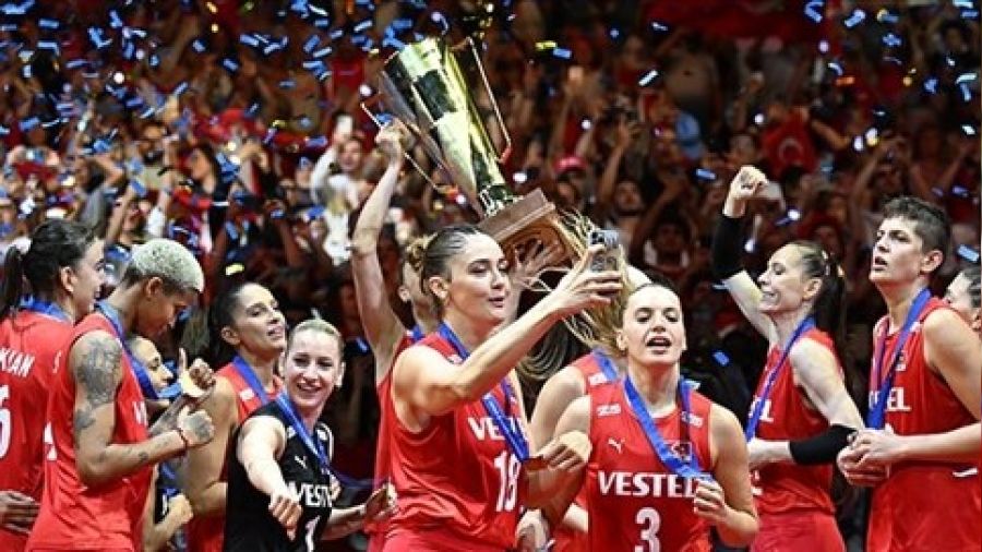 Avrupa şampiyonu "Filenin Sultanları" kupasını aldı