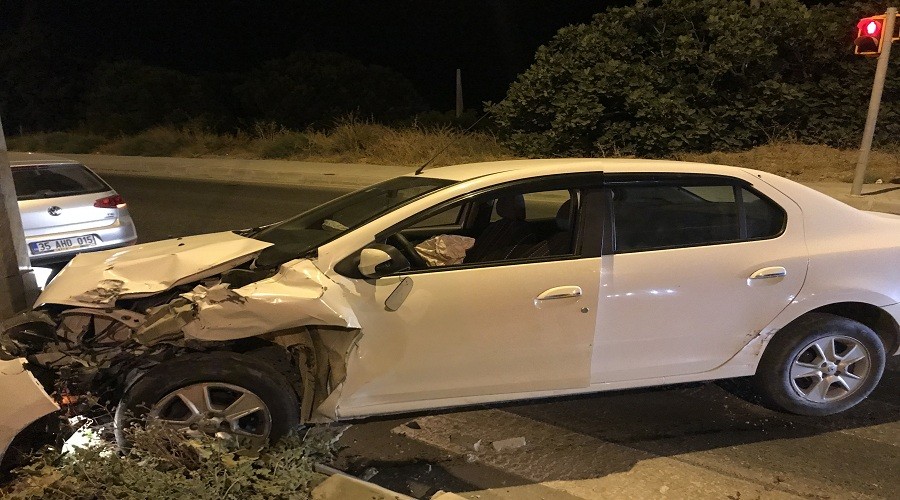 Babasının aracıyla polis otosuna çarpınca!
