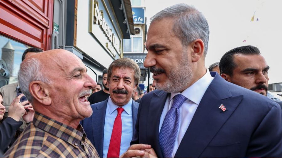 Bakan Fidan, Erzurum'da esnaf ziyaretinde bulundu