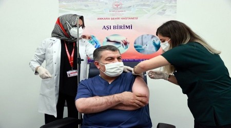 Bakan ikinci aşısını da olmuş