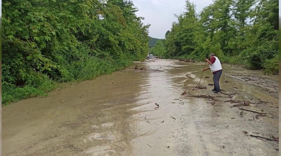 Bart�n'da karayolunda ta�k�n meydana geldi