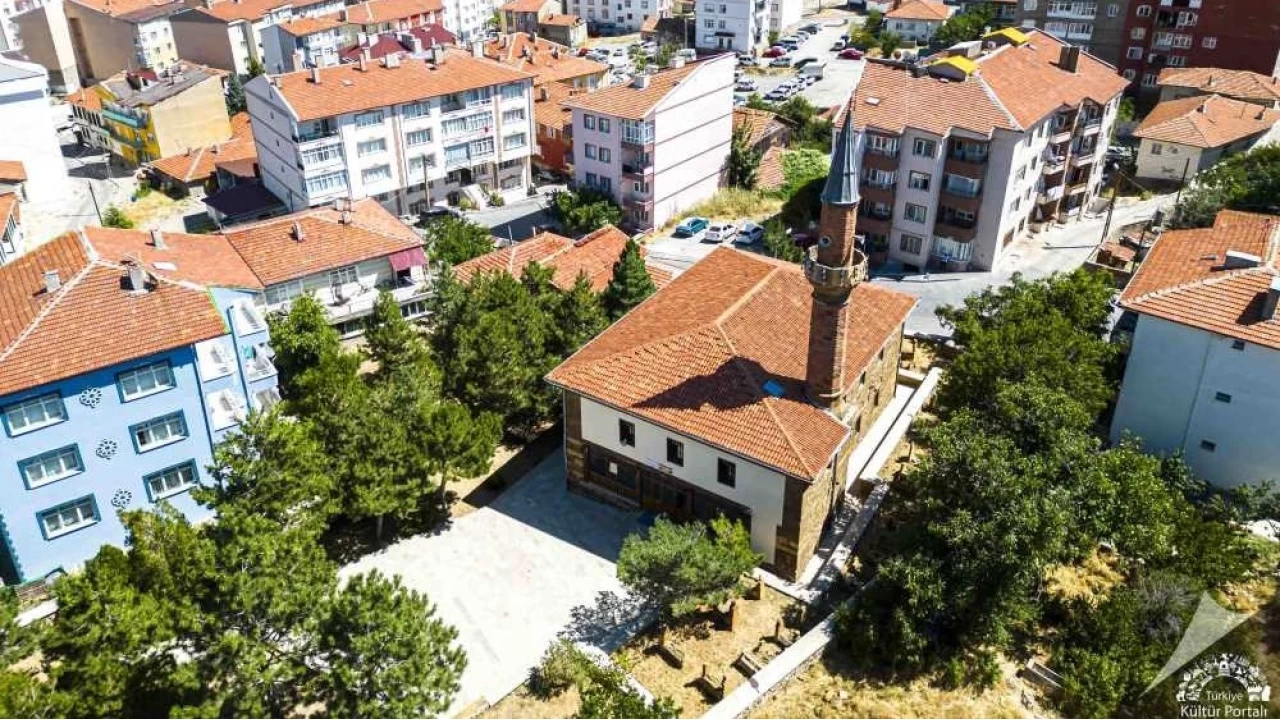 Ba��avu� Camii: Ah�ap i��ili�iyle dikkat �eken tarihi bir cami