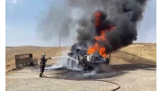 Batman'da petrol sahasında vinç alev alev yandı