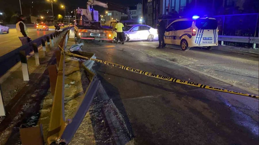 Bayrampa�a'da alkoll� s�r�c� bariyere �arpt�