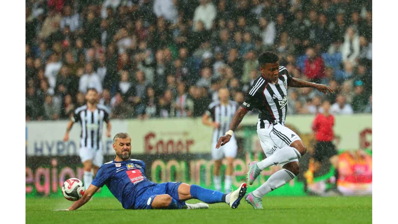 Beşiktaş ilk hazırlık maçında ST Pölten'i 2 - 0 yendi