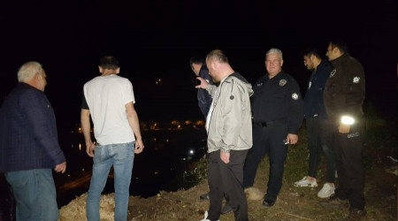 Borçka'da ilçe merkezine inen ayı paniğe neden oldu