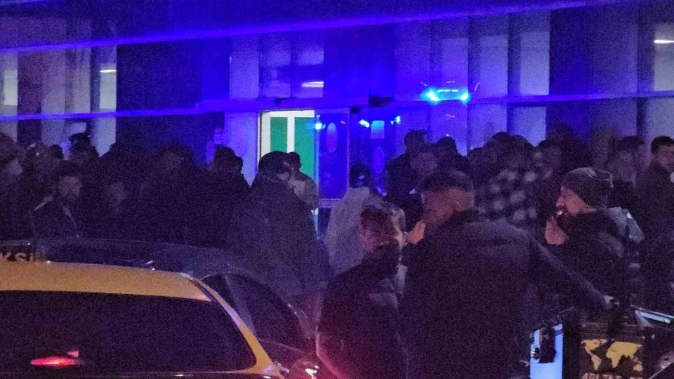 Bo�anma a�amas�ndaki e�ini ve araya giren genci vurdu