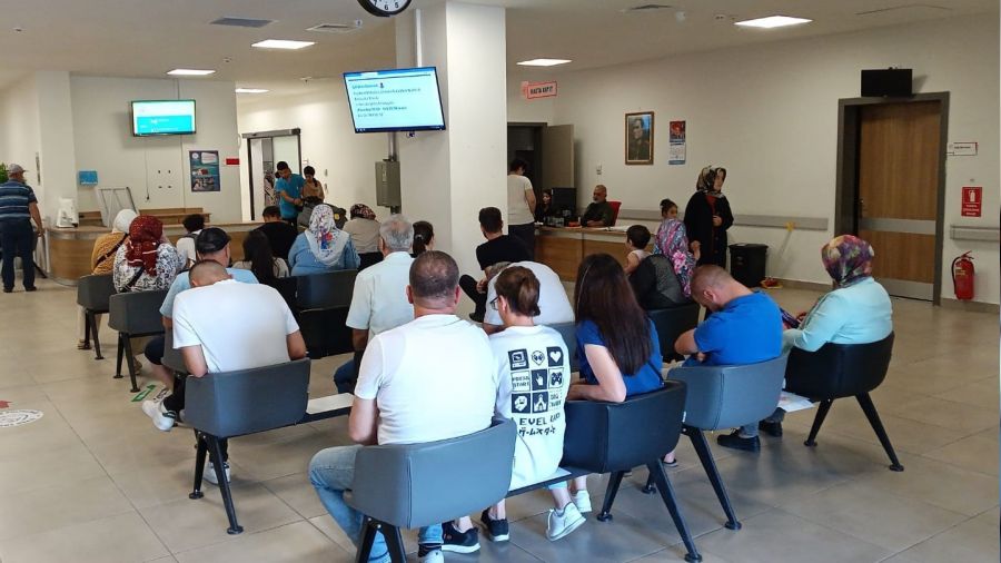 Bozüyük'te yemek sonrası fenalaşan 65 işçi hastaneye başvurdu