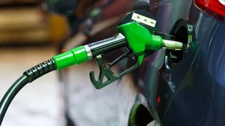 Bu gece yarısı benzine zam geldi