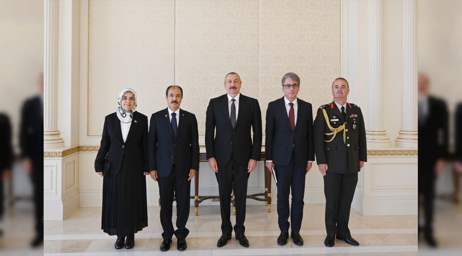 B�y�kel�i Ba�c�, Aliyev'e g�ven mektubunu sundu