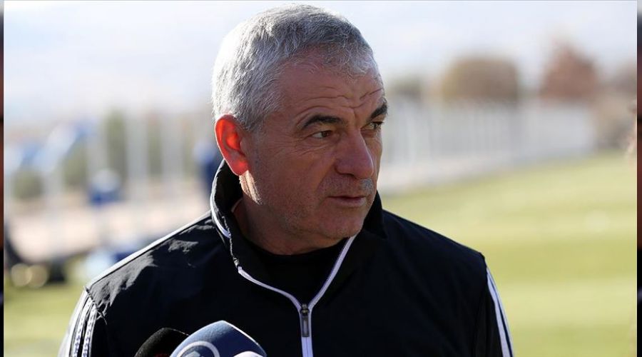 Hatayspor kar��s�nda tak�m�na g�veniyor