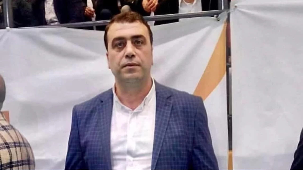 Camide namaz k�larken kalp krizi ge�irdi