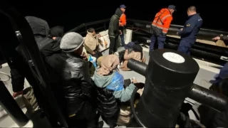 Çanakkale'de 18 kaçak göçmen kurtarıldı